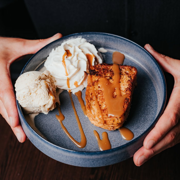 La Brioche Perdue du Chef 🍞🍦 Brioche dorée à la poêle accompagnée de sa glace vanille ! C’est LE dessert pou…